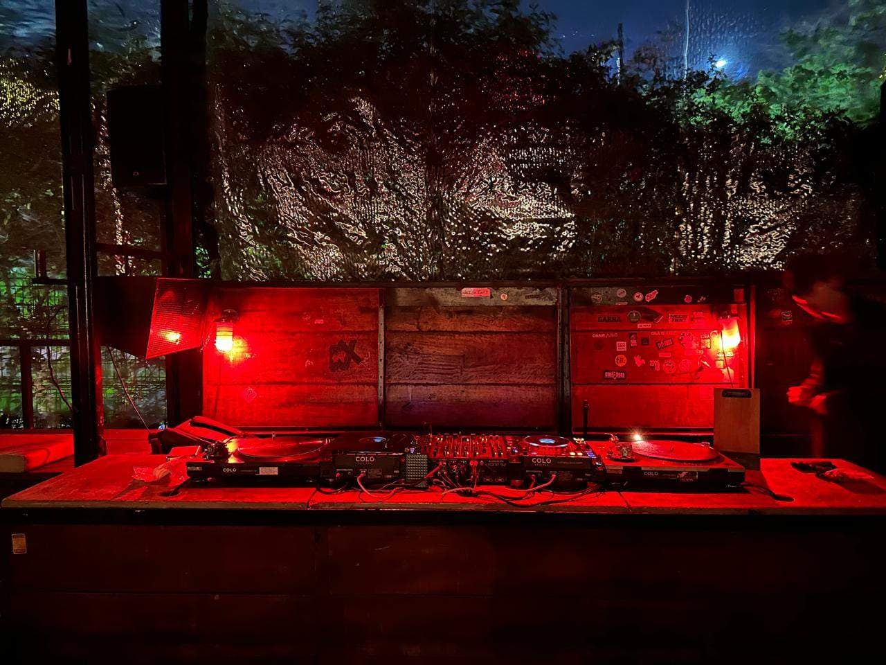 Innen x AVG pres. Lukas, Manu Oubiña